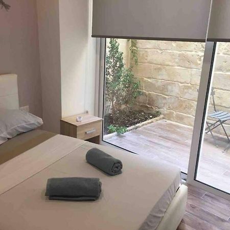 Sliema - 2 Mins From The Beach Apartment Exterior foto
